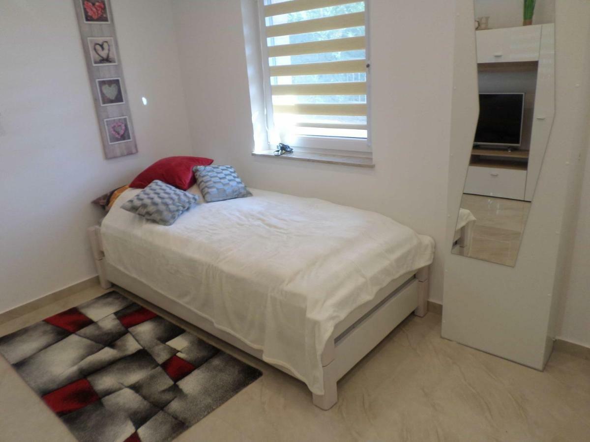 1 Zi. Apartment Naehe Flughafen/Messe Stuttgart 24H Waldenbuch Exteriör bild